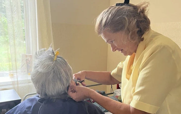 Безоплатні перукарські послуги для підопічних геріатричного центру Безоплатні перукарські послуги для підопічних геріатричного центру