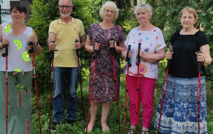 Особливою популярністю серед людей «срібного» віку користується скандинавська хода Особливою популярністю серед людей «срібного» віку користується скандинавська хода