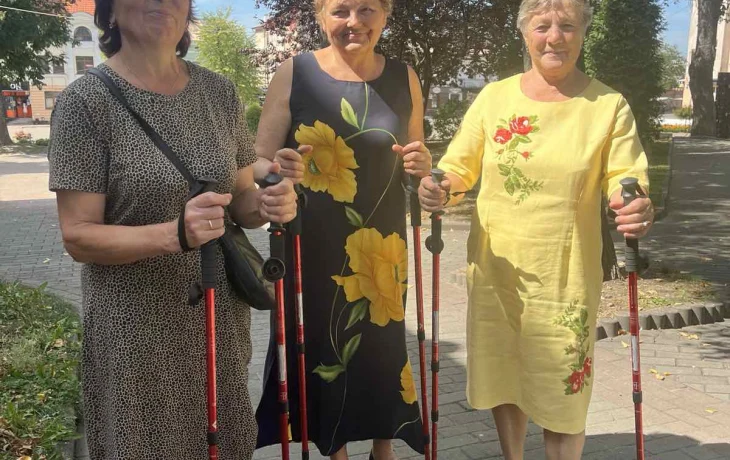 Скандинавська хода, в основі якої лежить техніка пересування з використанням палиць Скандинавська хода, в основі якої лежить техніка пересування з використанням палиць